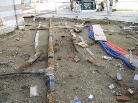 Work underway in Campo San Vio.  The site looks remarkably like an archaeological dig -- the water pipe alone appears to be a relic of an early Iron age cult.