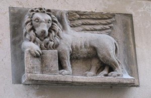 This dude has got the right idea. He's not taking anything seriously. He ought to get to know the bronze lion, who is probably more stressed out than a carnivore with a cannon ought to be.
