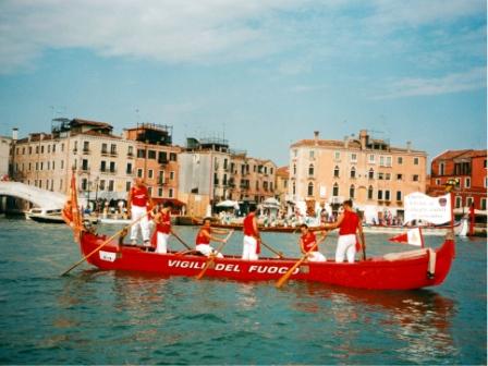 Like firemen everywhere, the Venice "vigili del fuoco" are the city's guardian angels. They decorated the bow of their caorlina with a neatly rolled firehose, and two faux-banners with inscriptions.