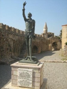 The statue of Miguel Cervantes within the fort was given by the Spanish government.  A wreath is usually placed at his feet, as well as at the memorial plaque on the nearby wall.
