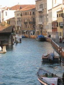 The rio (canal) of San Trovaso, a major shortcut to the Grand Canal. In canals this size (which is average, if not even a little wider than average), the waves have nowhere to run so they just keep banging into walls and each other till they finally disappear.