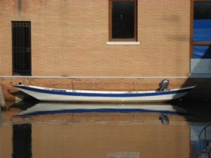 Even a classic boat, such as this Burano-type sandolo, almost always have motors clamped onto them.  It might be only 15 hp, but that's irrelevant.  A motor there must be. 