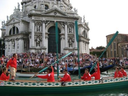 This was the mob in front of the church of the Salute.  I'd have taken more pictures, but I had to pay attention to my rowing responsibilities.