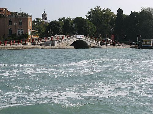 A view of the last bridge before the finish line, buttressed by its somewhat temporary bridges.