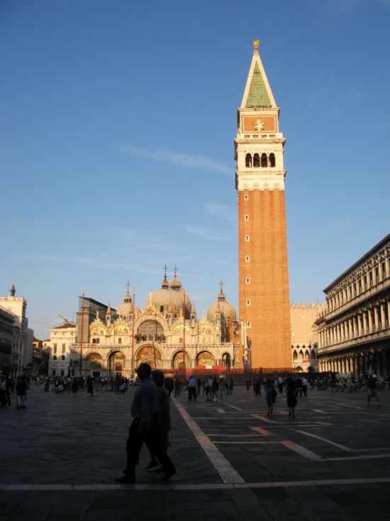 Sunset falls on the Piazza San Marco, the end of another glorious day of feeding pigeons and plucking tourists.