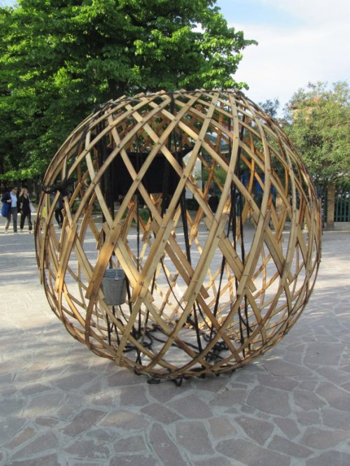 I haven't been able to decode this construction.  There is a bucket inside the wicker sphere, and a batch of ropes, and a piece of fabric.  Make of it what you will.